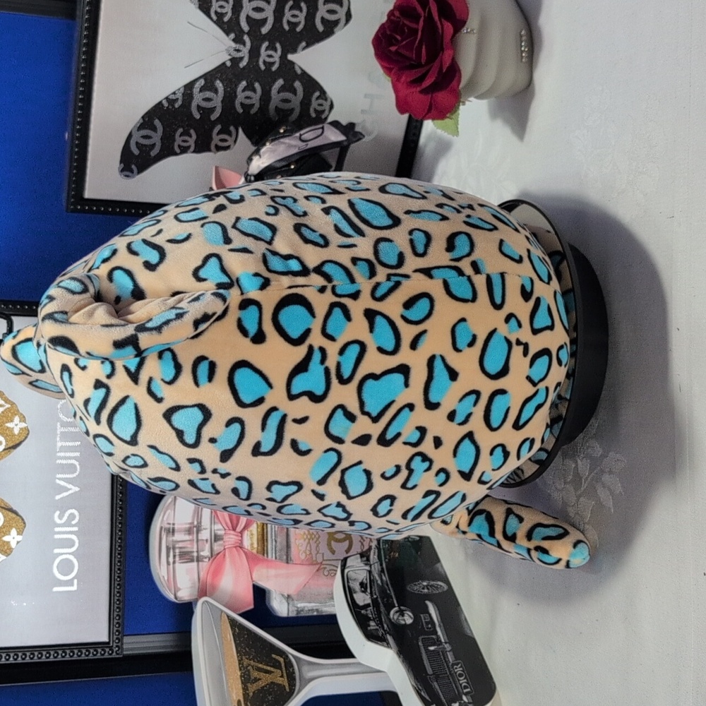 Squishmallows - 16" Emango The  Leopard Plush with Blue and Pink Hearts - Picture 2 of 7